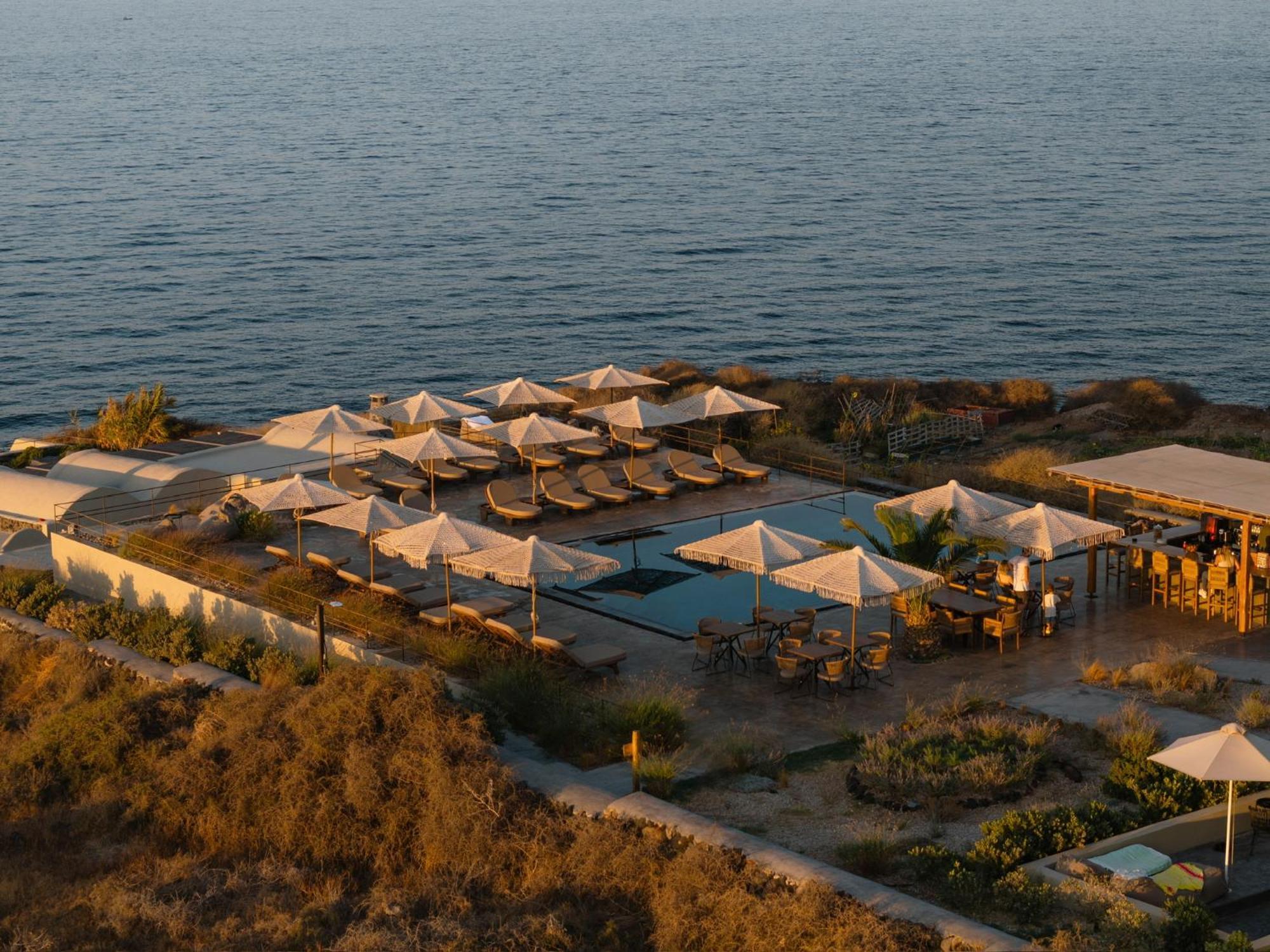 Colombos Beachfront Foinikiá Exterior foto